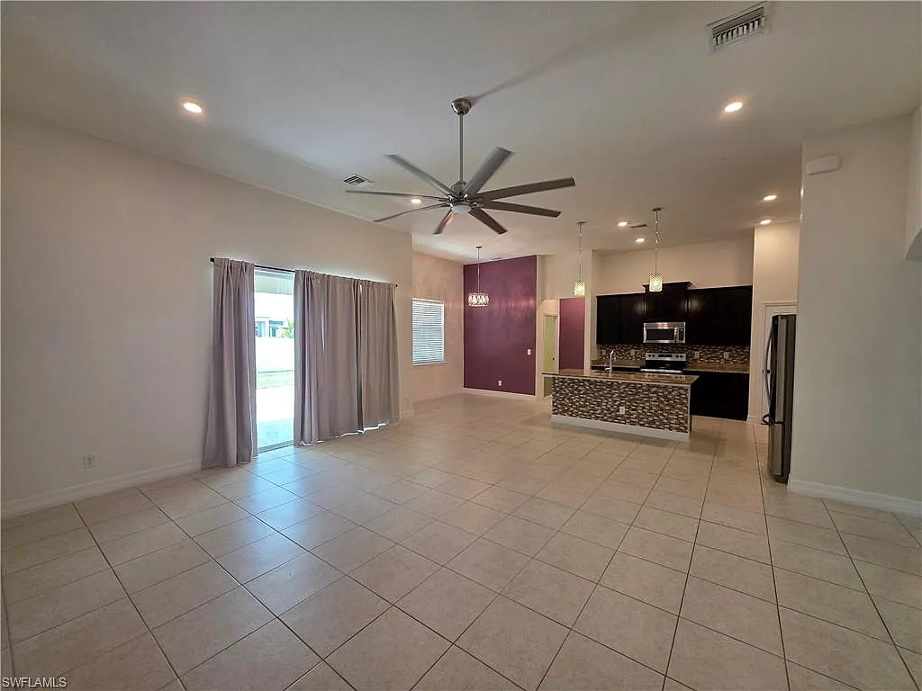 4 bed, 3.0 bath, 2336 sqft, $2,500 — Photo 2