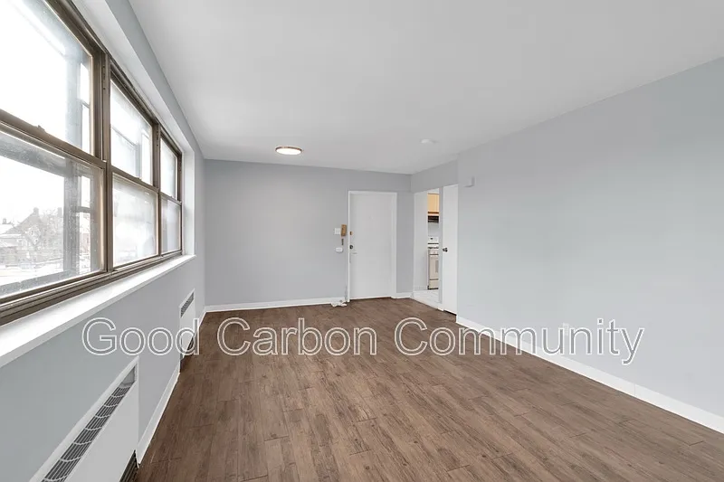 Building Photo - 1022 Delaware Ave #B10