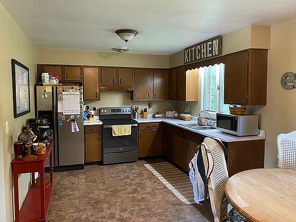 4th image of 70 Glenn Dr