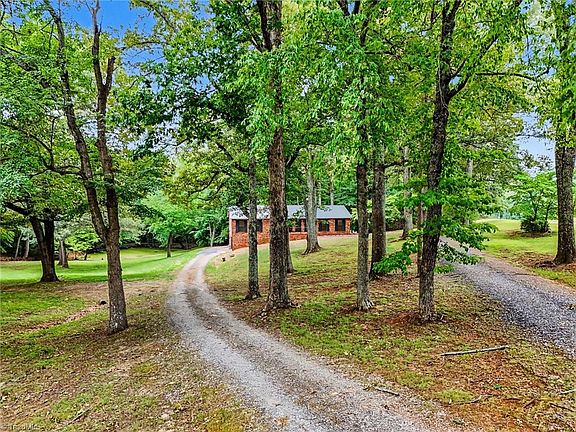 5th image of 3318 Oak Ridge Rd