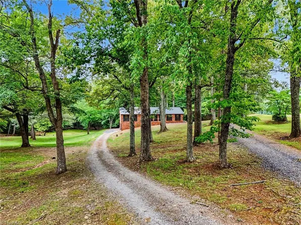 3318 Oak Ridge Rd, Summerfield, NC 27358