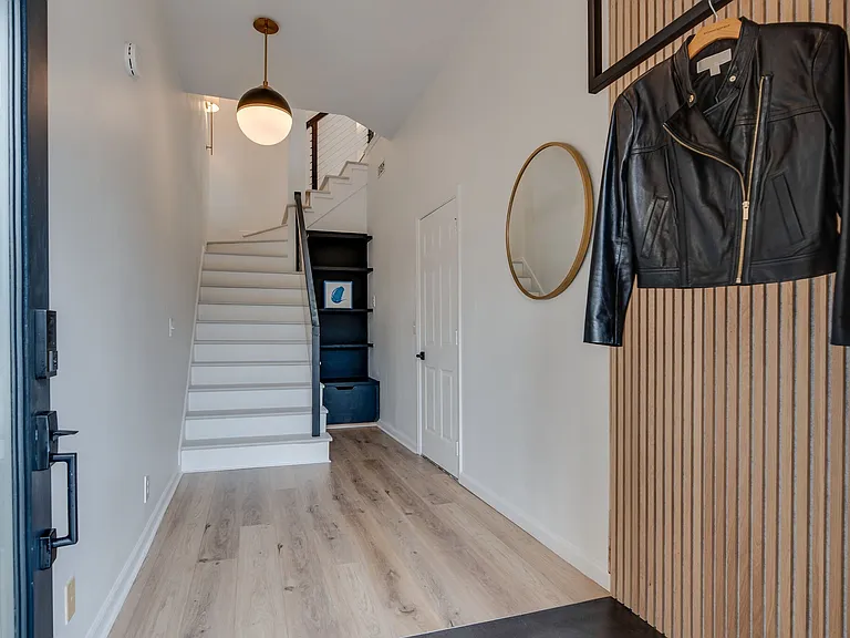 102 Villa View Ct — Photo 4