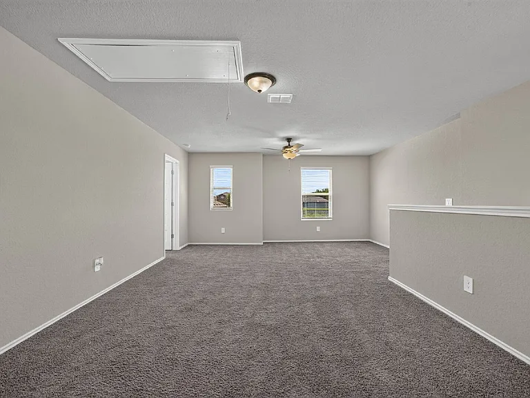 579 Jennifer Way — Photo 32