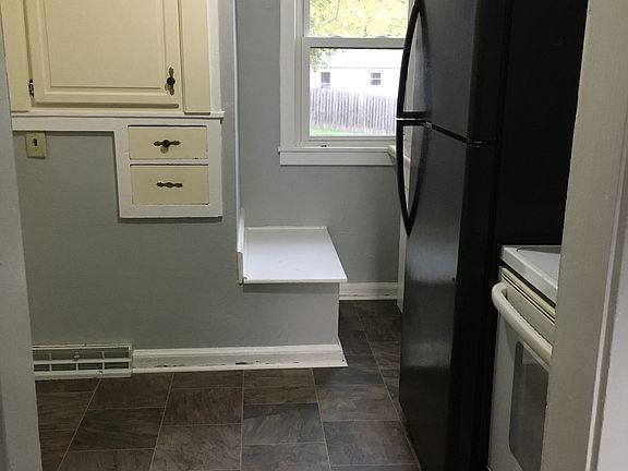 4th image of 1216 S Hinshaw Ave