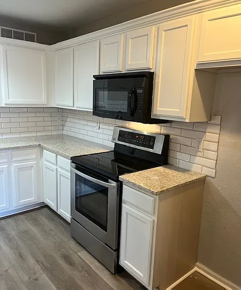 241 SE Florence Ave — Photo 3
