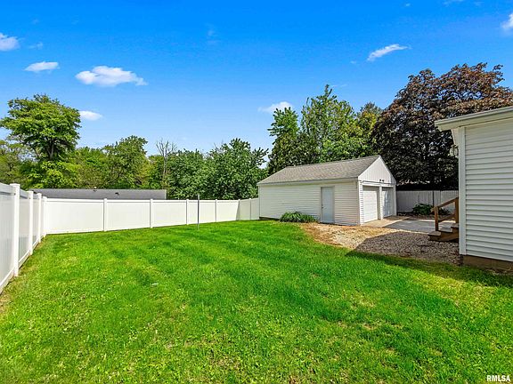 3rd image of 4811 W Redbud Dr
