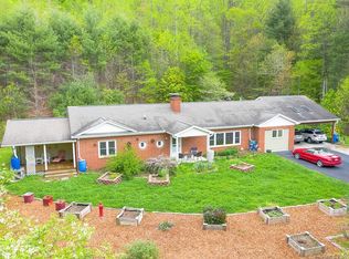242 Amethyst St, Spruce Pine, NC 28777