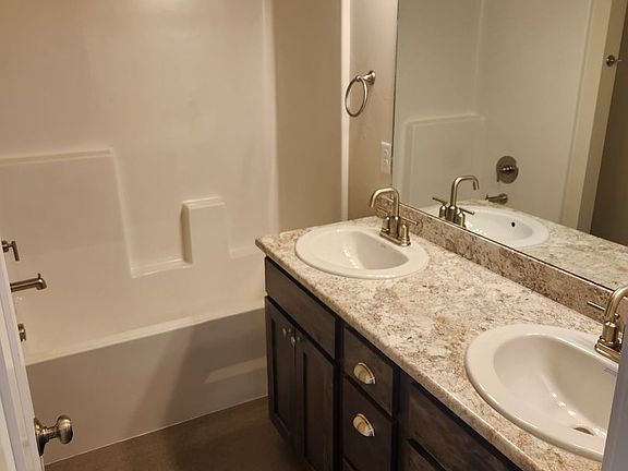 5th image of 707 S Black Ave #C