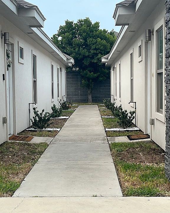 1st image of 913 E La Cantera Ave
