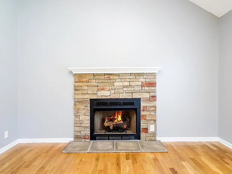 2267 Yeager Dr — Photo 15