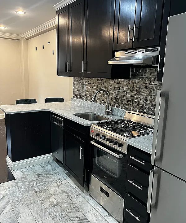 1st image of 250 W 100th St #617