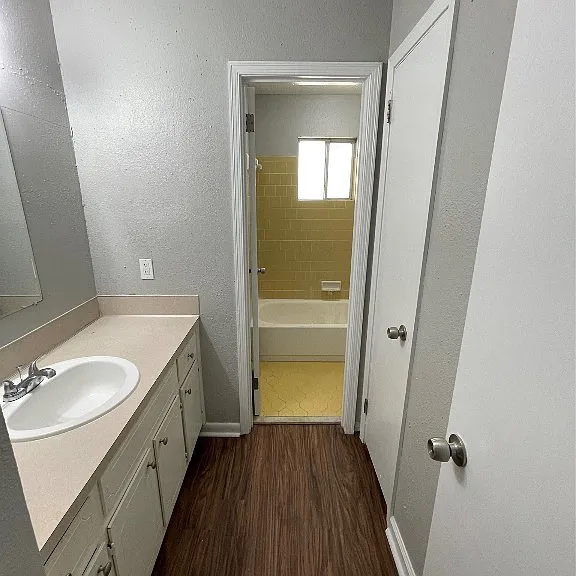 3925 Strathmore Dr — Photo 16
