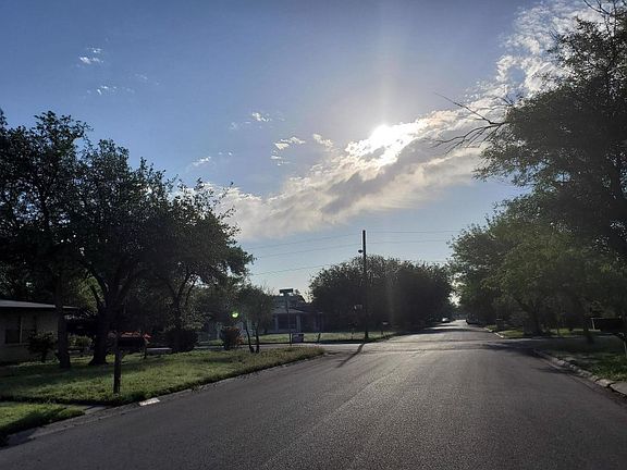 4th image of 1908 Camellia Ave