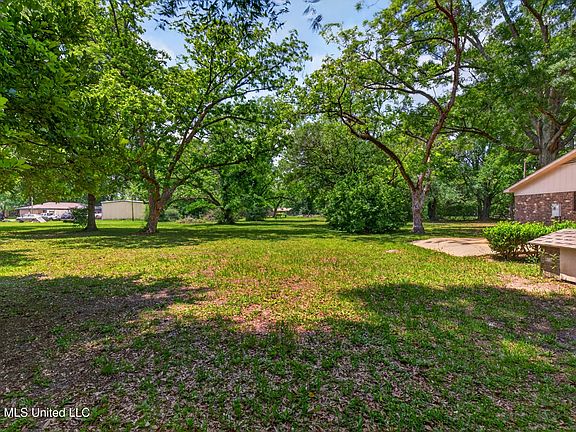 3rd image of 21601 Magnolia Springs Rd
