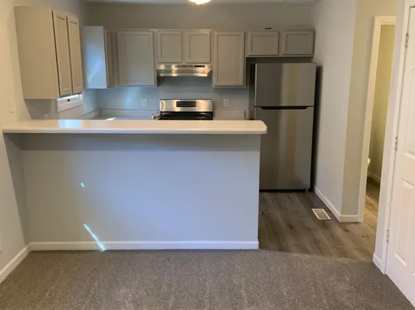 100 W Shelbourne Dr APT 4, Normal, IL 61761