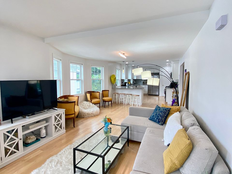1st image of 196 Boylston St #2
