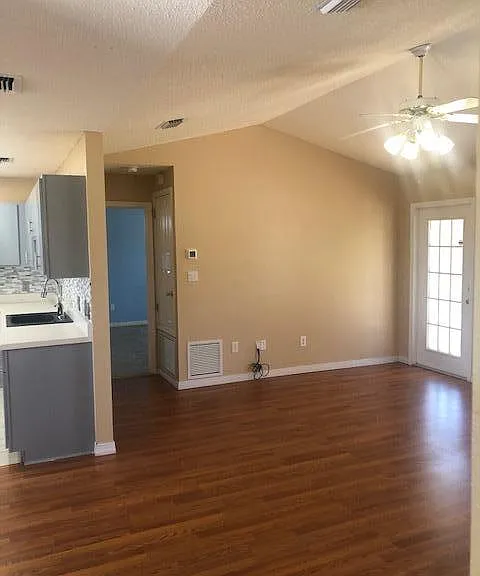 9317 E River Dr — Photo 15