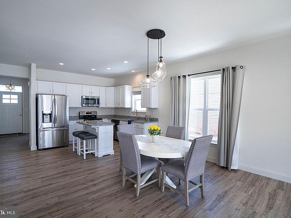 3rd image of 453 Fawn Valley Rd