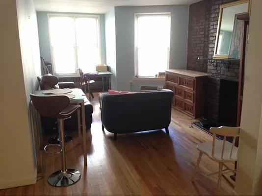 Rented by Metroline Realty | media 2