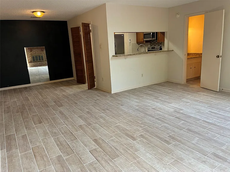 13784 Hollowgreen Dr — Photo 5