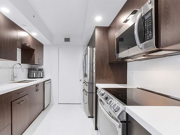 5th image of 6917 Collins Ave #9O6