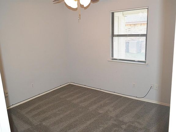 4th image of 8828 Sandcastle Ct APT A