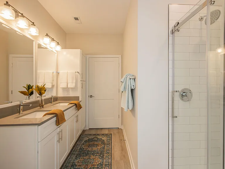 Middle Sound West Apartments — Photo 63