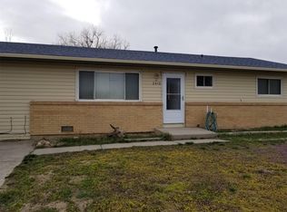 2410 Paradise Dr, Casper, WY 82604