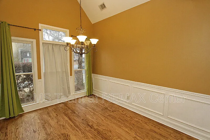 3 bed, 2.5 bath, 2697 sqft, $3,000 — Photo 4