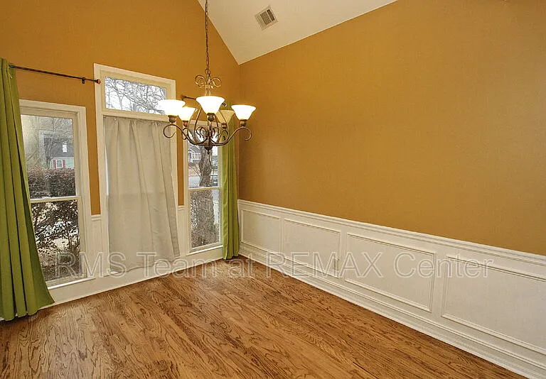 1360 Eastgate Ct SE — Photo 4