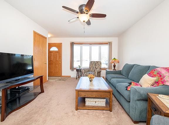 5th image of 2737 Varonen Ave