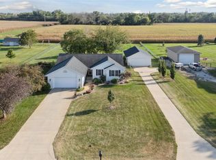 61 E Cemetery Rd, Cedar Rapids, IA 52228
