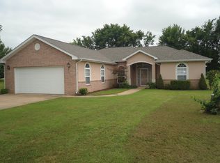 902 E 10th St, Grove, OK 74344