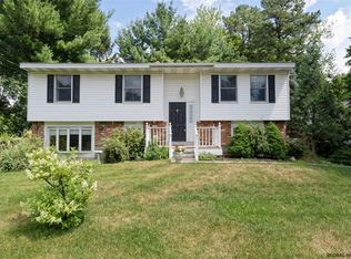 3 Emerson Dr, Latham, NY 12110