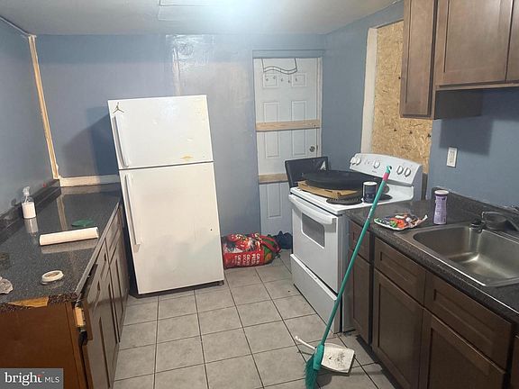 3rd image of 1819 N Ringgold St