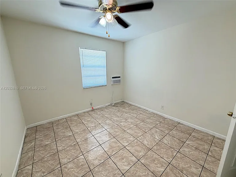 4801 SW 18th St #2 — Photo 9