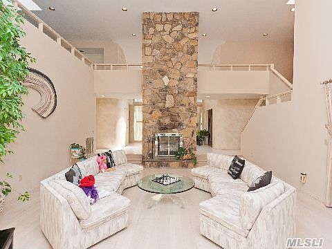 4th image of 23 Amber Ln
