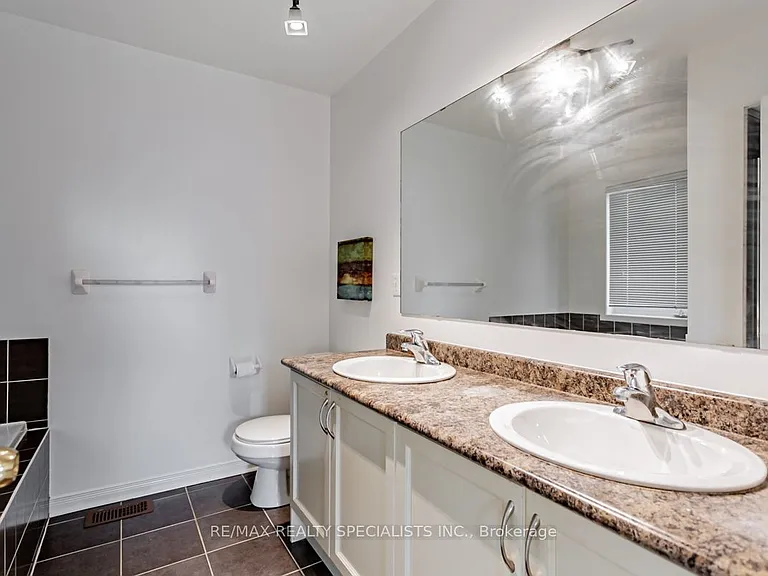16 Evanwood Cres — Photo 13