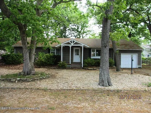 425 Linden Ave photo 1