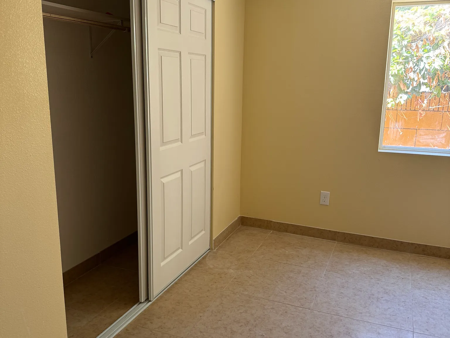 2 bed, 800 sqft, $1,975 — Photo 2