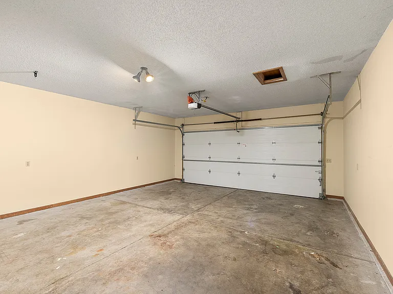 3753 N Pickwick Ave — Photo 33