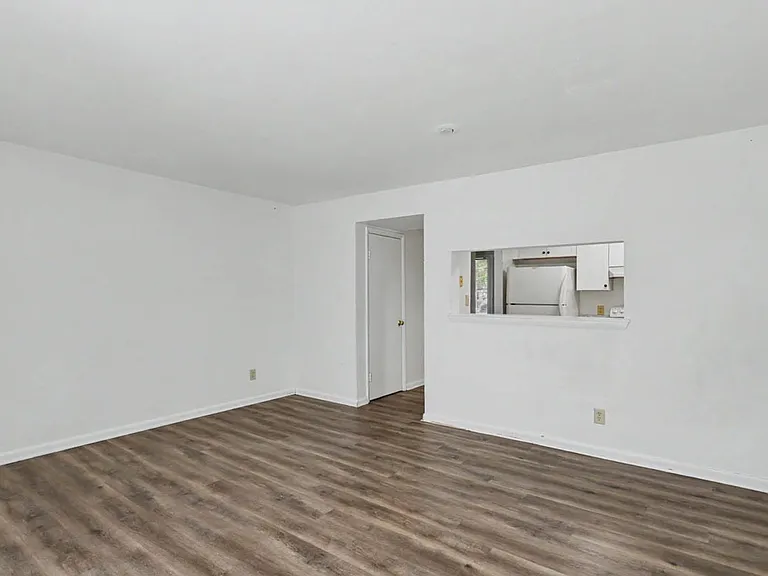3890 Staffordshire Ln — Photo 9