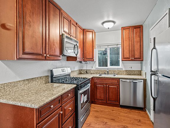 4th image of 1130 Chapman St