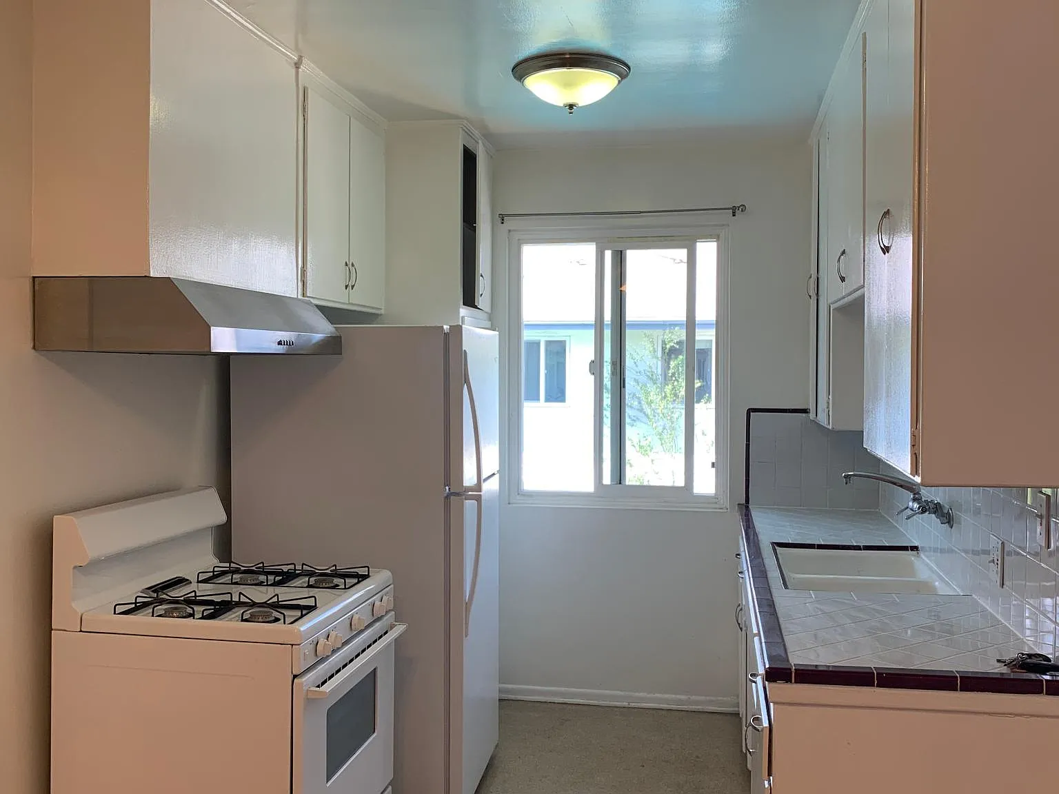1 bed, 777 sqft, $1,950 — Photo 4