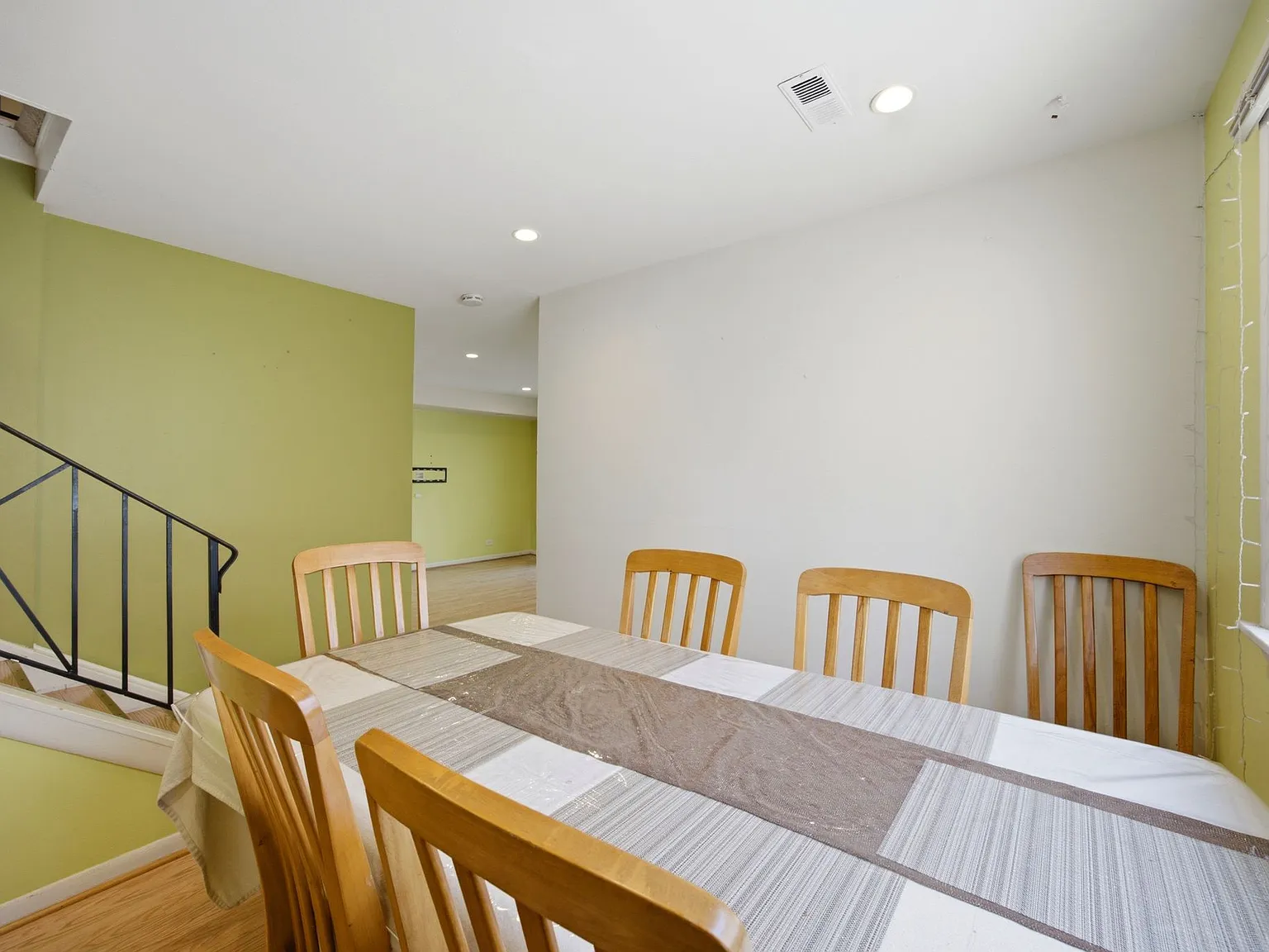 3 bed, 1.5 bath, 1361 sqft, $2,600 — Photo 3