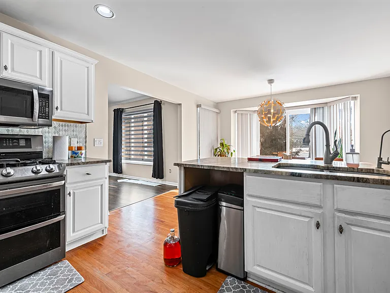 20450 Naves Dr — Photo 15