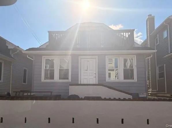 17 Louisiana St, Long Beach, NY 11561