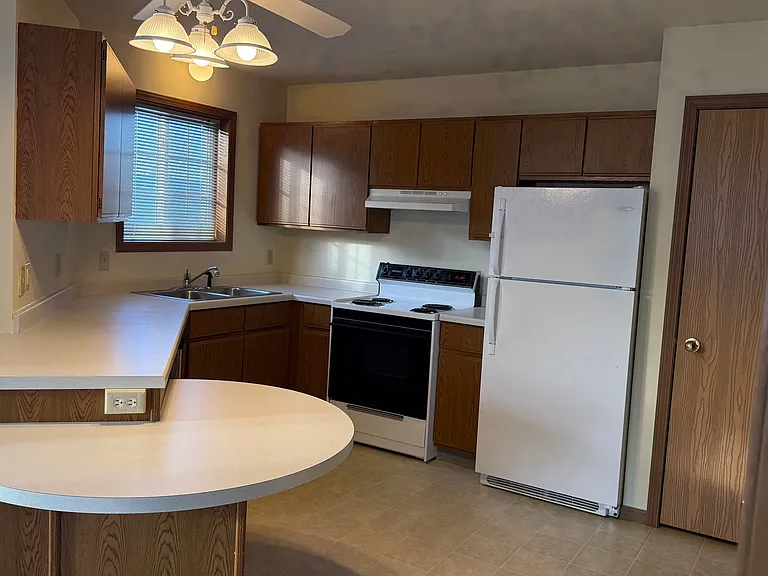 208 Bowman Ln #4 — Photo 5