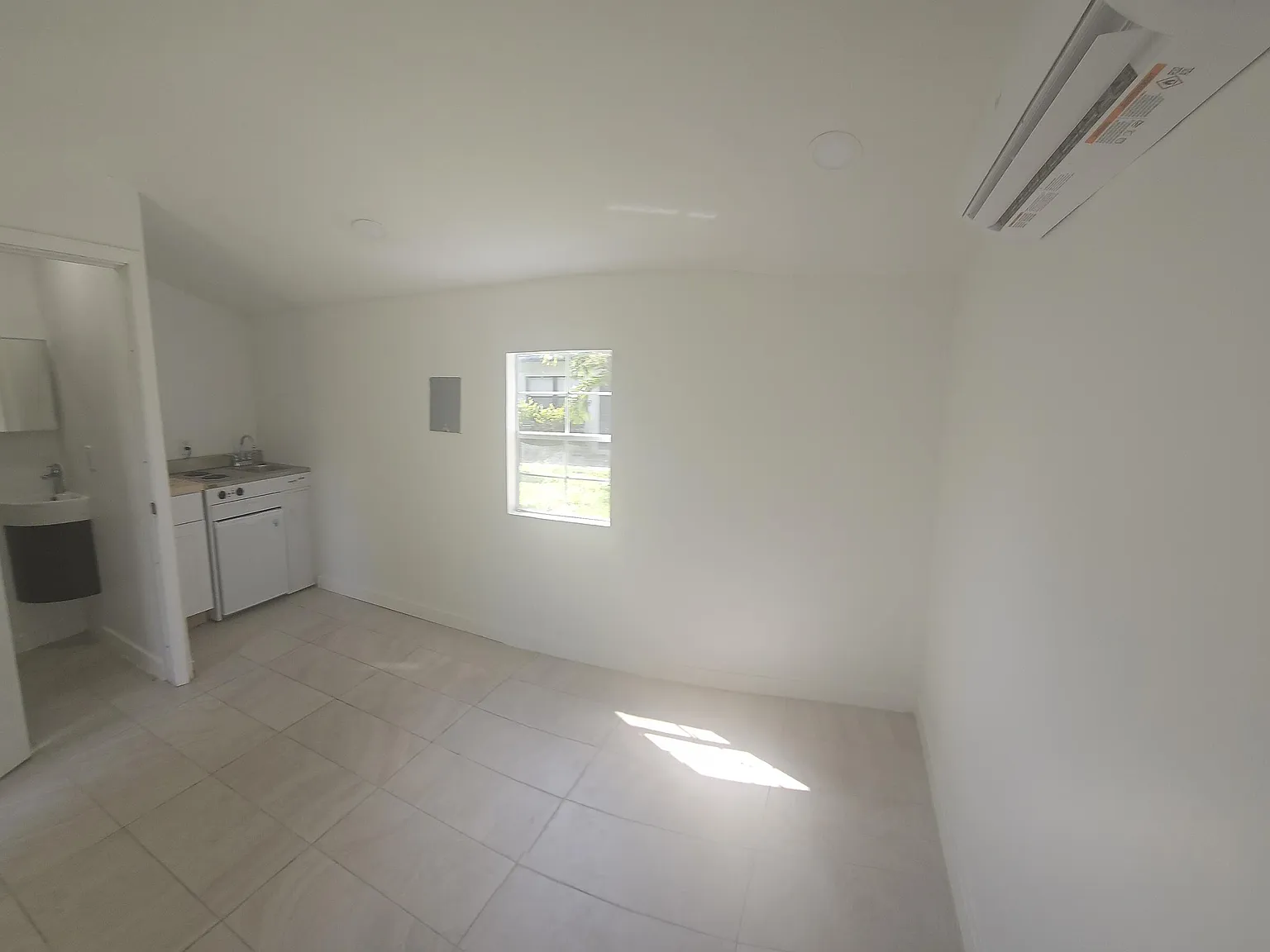 Studio, 1.0 bath, 3784 sqft, $1,250 — Photo 4