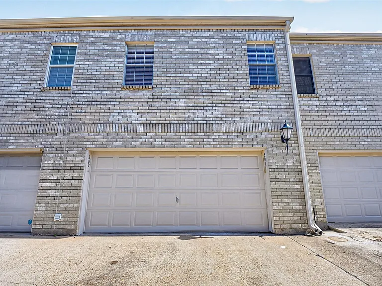 3780 Tanglewilde St #309 — Photo 3